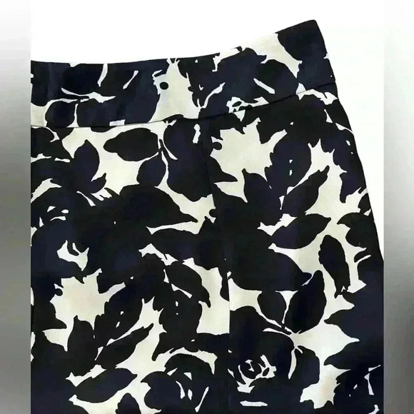 Jones New York Collection Navy/White Flared A-Line Floral Skirt - Picture 5 of 9